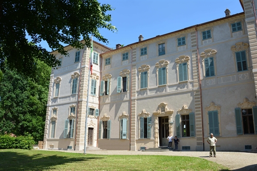 Il castello Cavour  facciata nord.